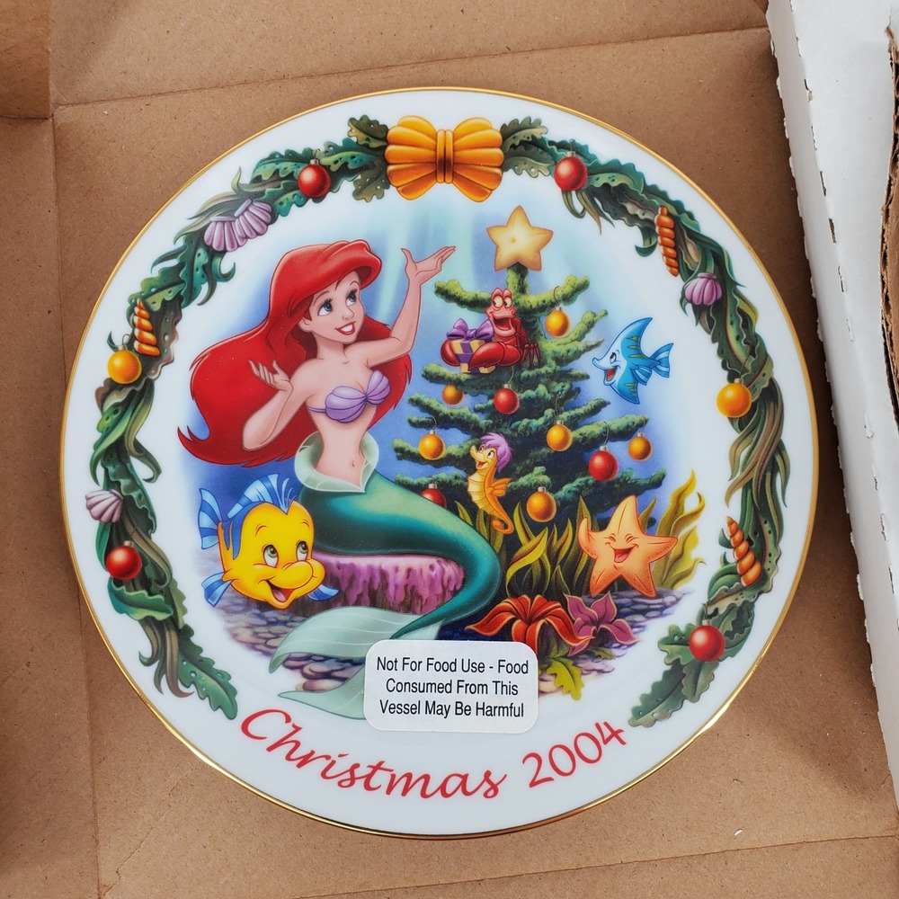 Disney The Little Mermaid Christmas 2004 Plate Ariel Sea-sons Greetings 8" New